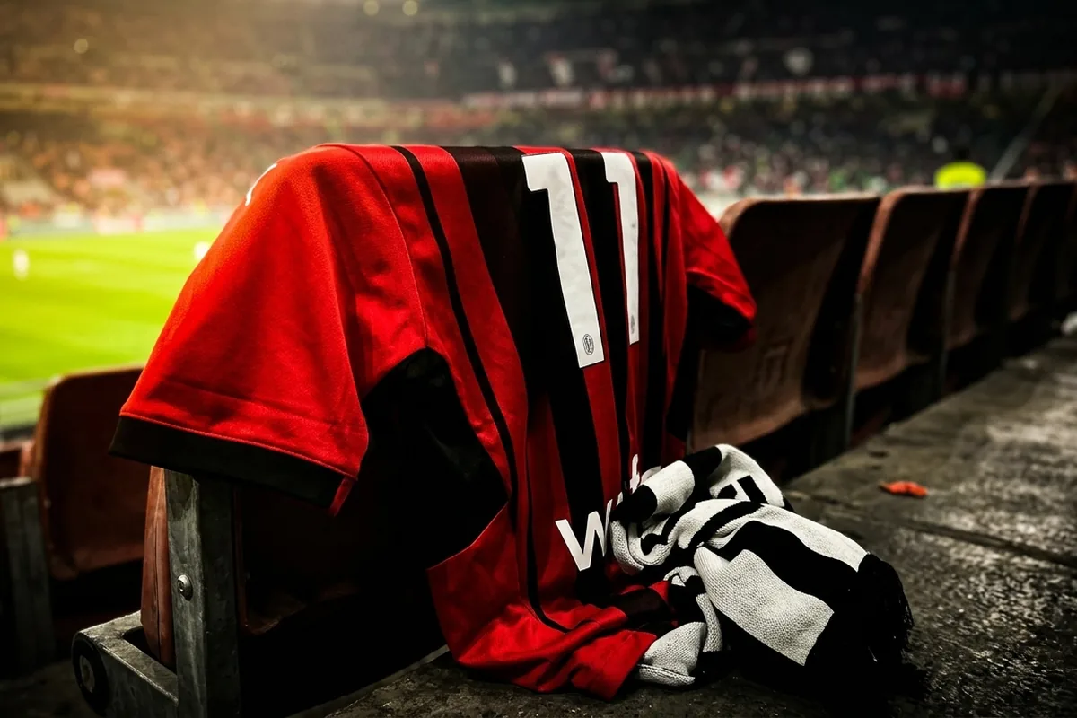 Calciomercato Milan, colpo a sorpresa: è fatta per Kostic. Ecco le cifre dell'affare che chiude marzo